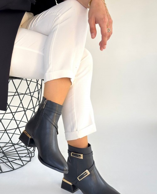 İnay Siyah Cilt Topuklu Bot