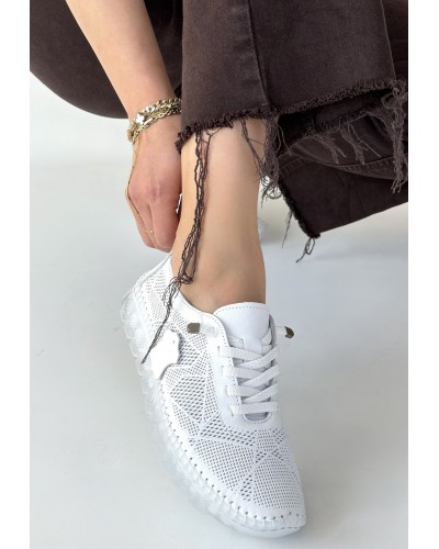 Omma Beyaz Deri Lazerli Bağcıklı Spor Ayakkabı