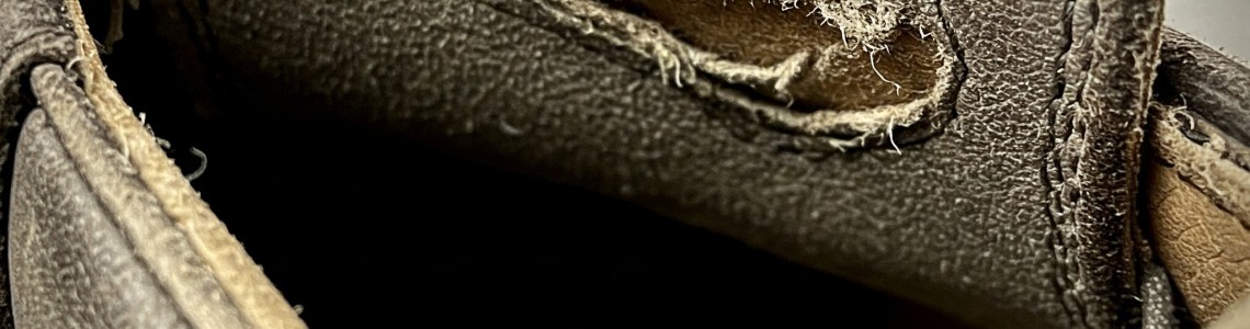 Ayakkabı Astarı Tamiri: Yıpranan ve Yırtılan İç Tabanı Nasıl Onarabilirsiniz?
